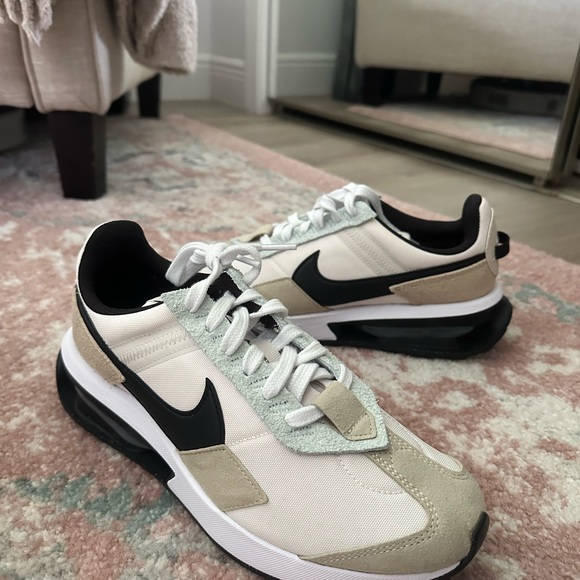 NWT Women’s Nike Pre-Day LX, size 8 - Picture 1 of 5